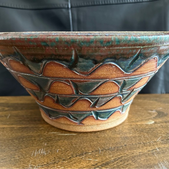 Decorative bowl. - Picture 1 of 3